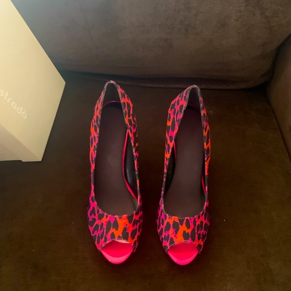Pink Leopard Heels - Picture 1 of 6
